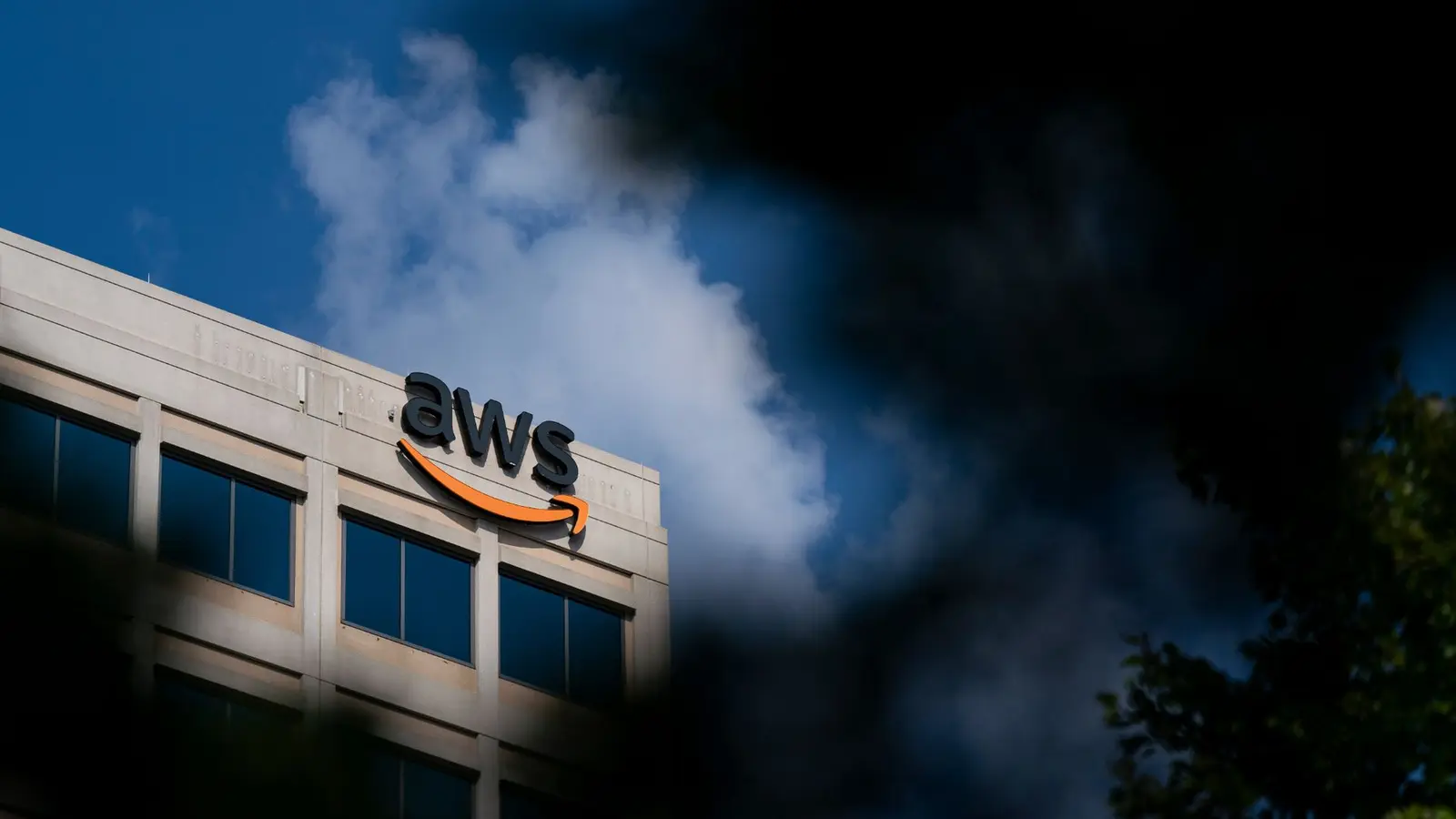 Amazon renunță la patru centre de date AI din Virginia după protestele locuitorilor