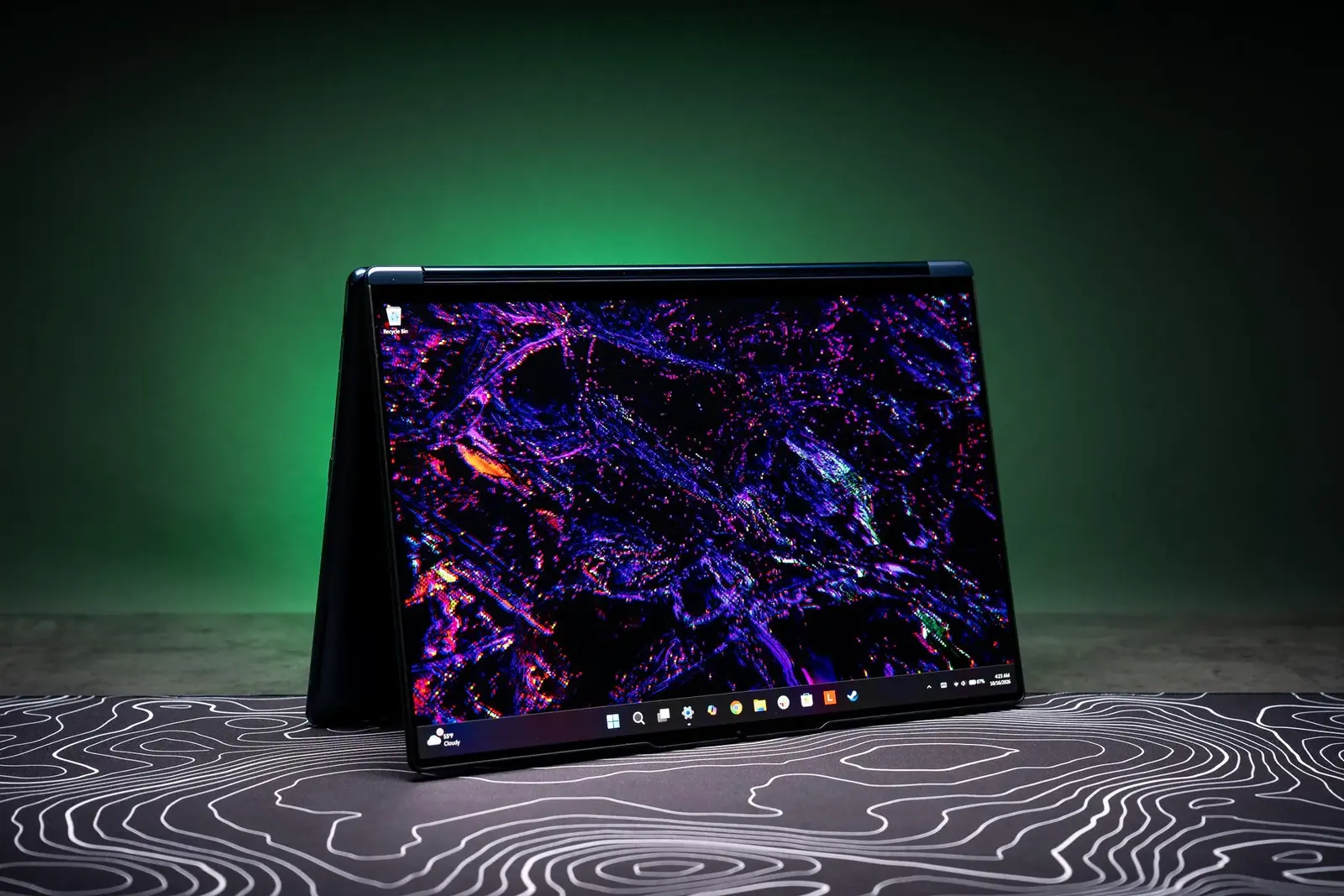 MacBook-ul cu ecran tactil: Apple se inspiră din designul Lenovo Yoga 9n