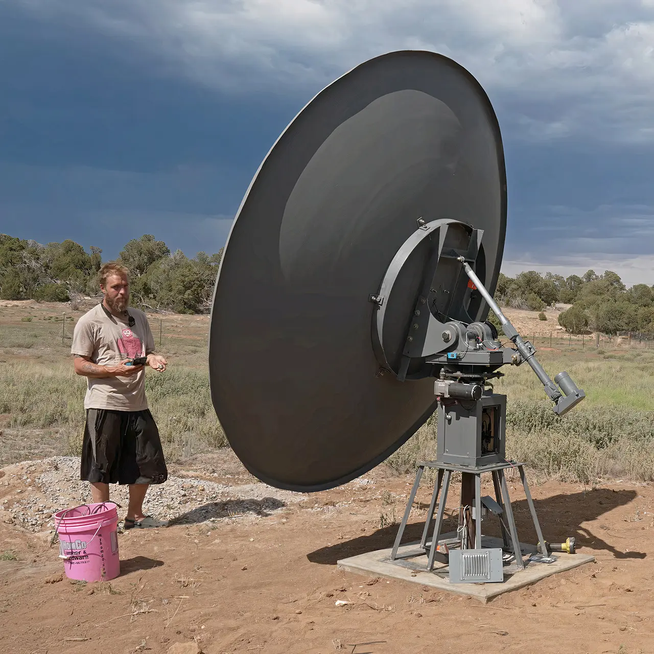 Pasionat de astronomie din Cranktown a construit o antenă satelit uriașă în curte