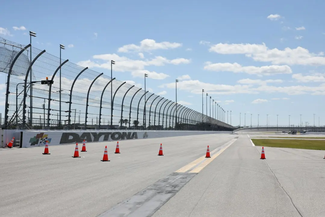 Cum a explodat startup-ul Daytona fără oameni de vânzări?