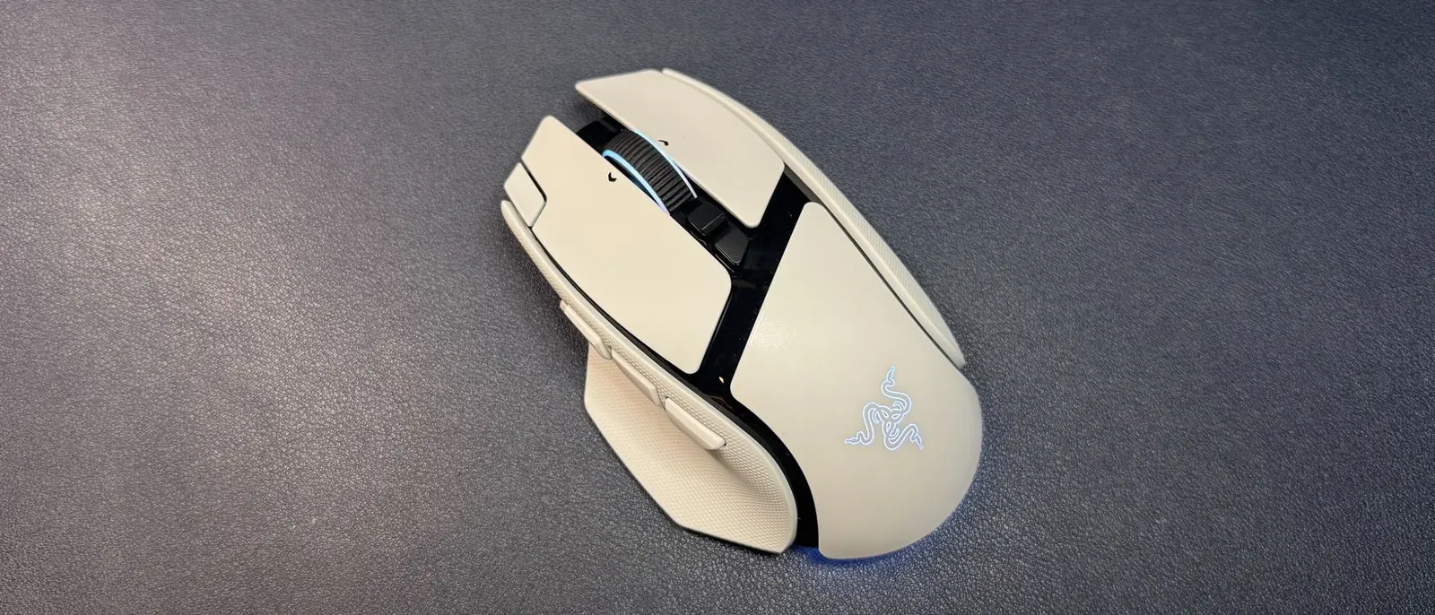Razer Basilisk V4 Pro: ușoară, cu AI și autonomie record