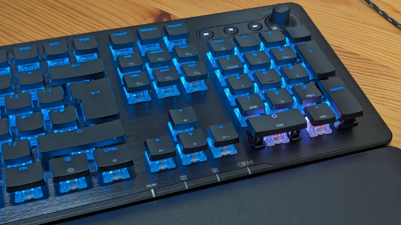 Turtle Beach Vulcan II XP: Un compromis între performanță și design