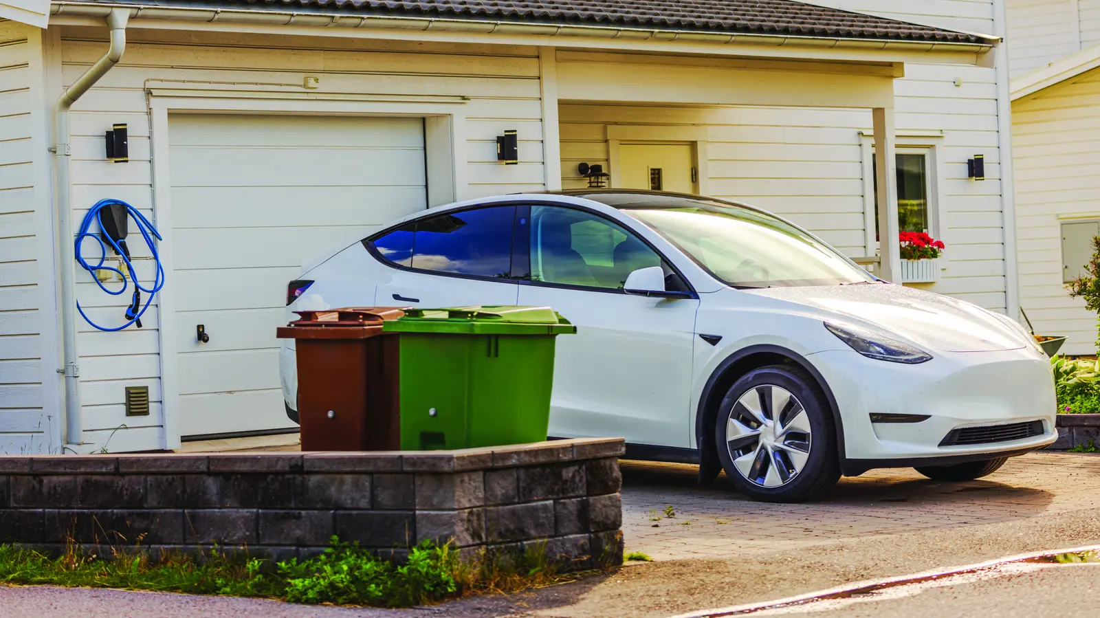 De ce mașina electrică își pierde bateria când stă parcată?